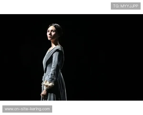 雅思组合混双谢幕战神同步救球，现场观众起立致敬