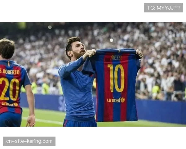 伯纳乌球迷高唱队歌，维尼修斯突破制造关键任意球